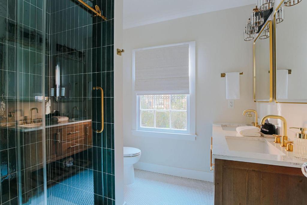 Barristers Row Hotel Staunton Room photo