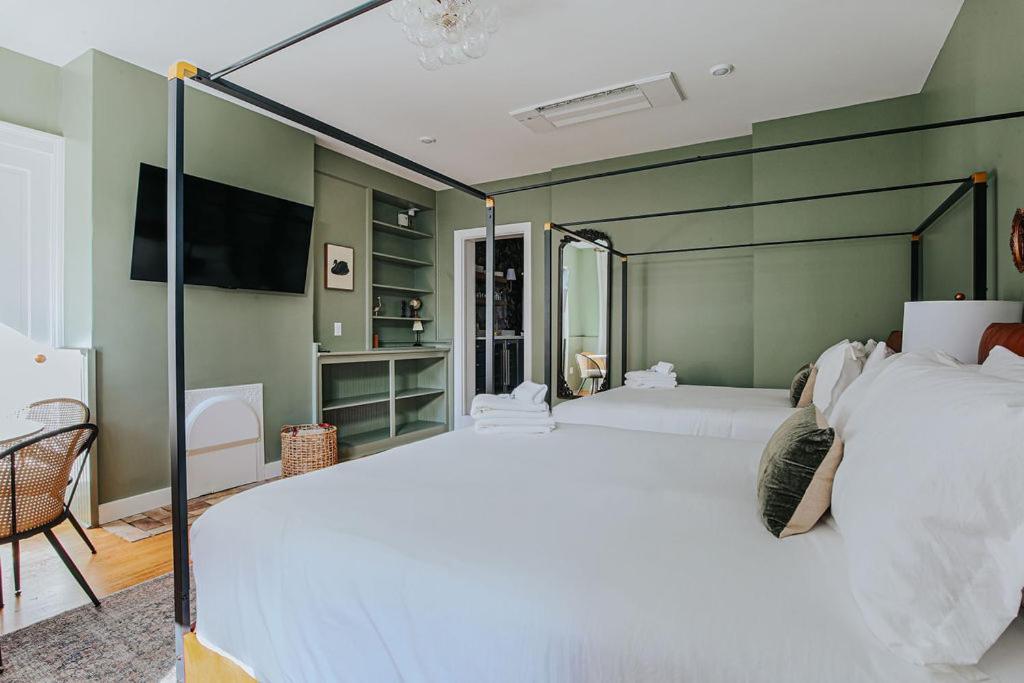 Barristers Row Hotel Staunton Room photo