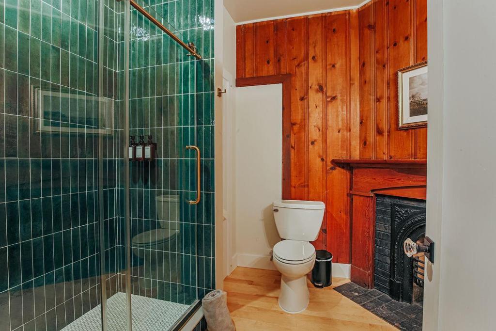 Barristers Row Hotel Staunton Room photo